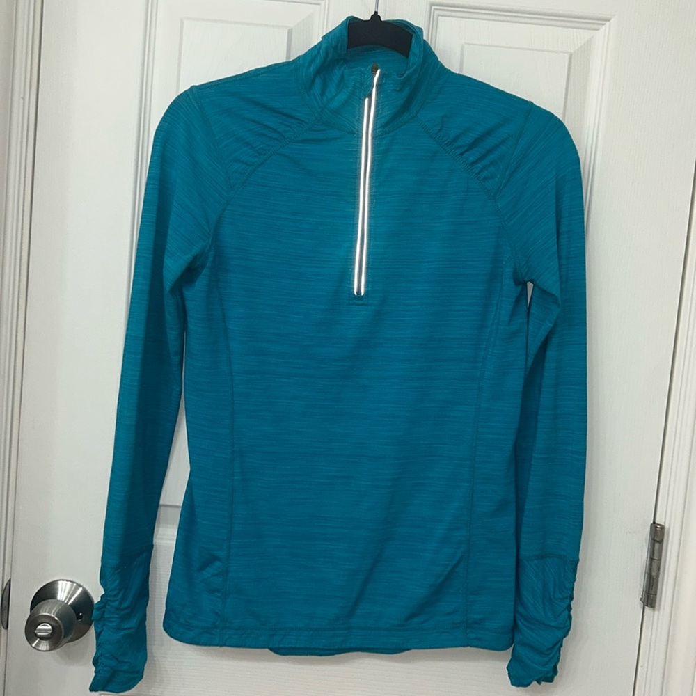 Kirkland signature /Activewear/ Long Sleeve/ Size: Small